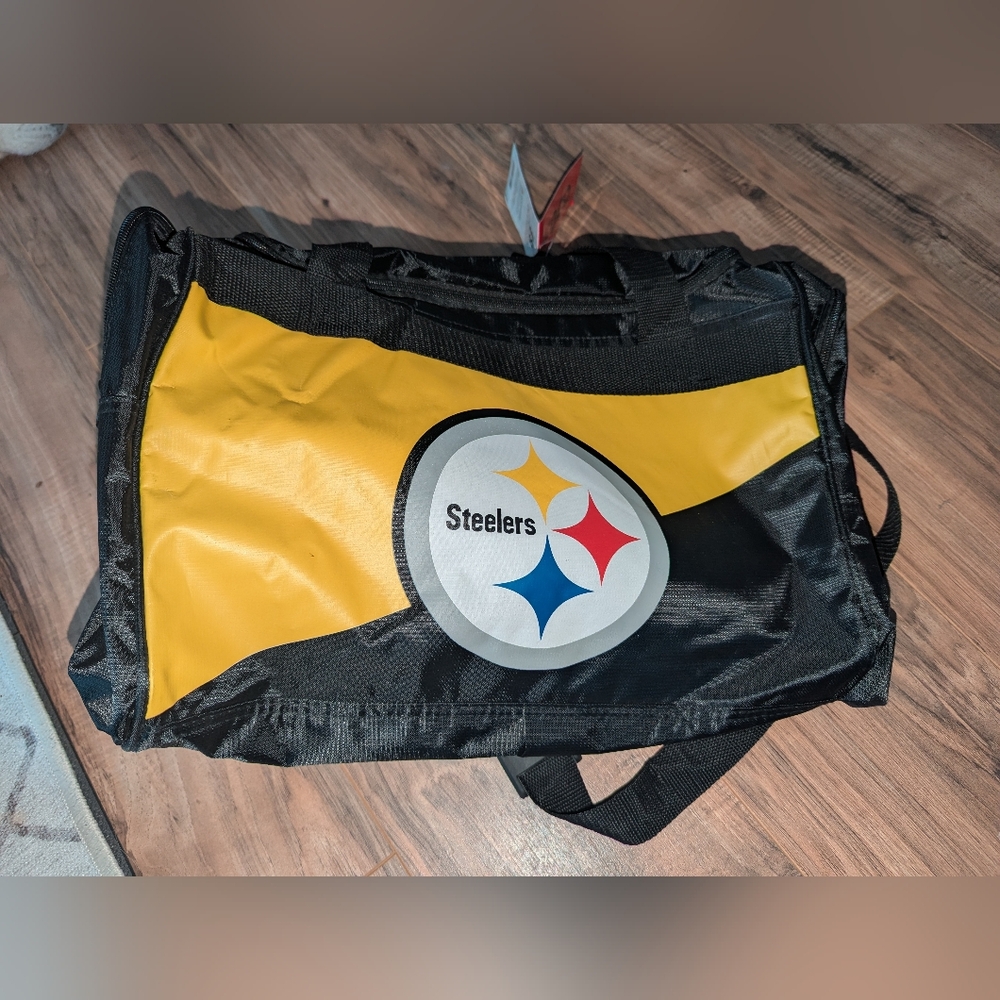 NWT. FOCO Steelers Duffel Bag. Adjustable Straps 20x13x7